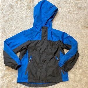 Blue and Black Hooded Raincoat with Weatherproof Design‎